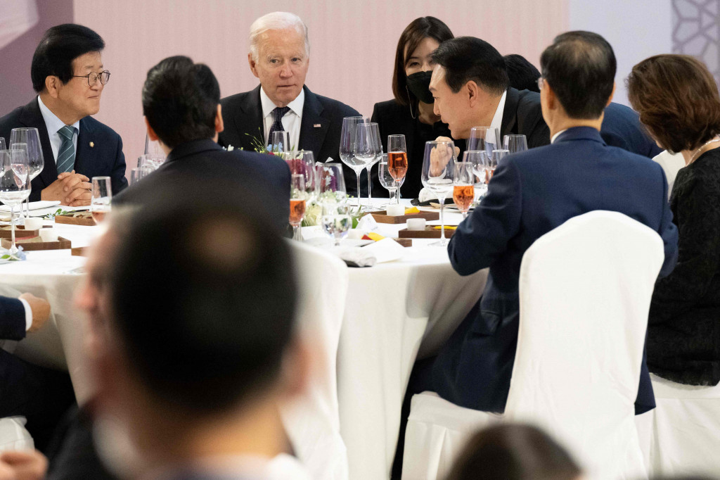 Joe Biden melawat ke Korea Selatan dan Jepang setelah menjamu para pemimpin ASEAN di Gedung Putih pekan lalu.
