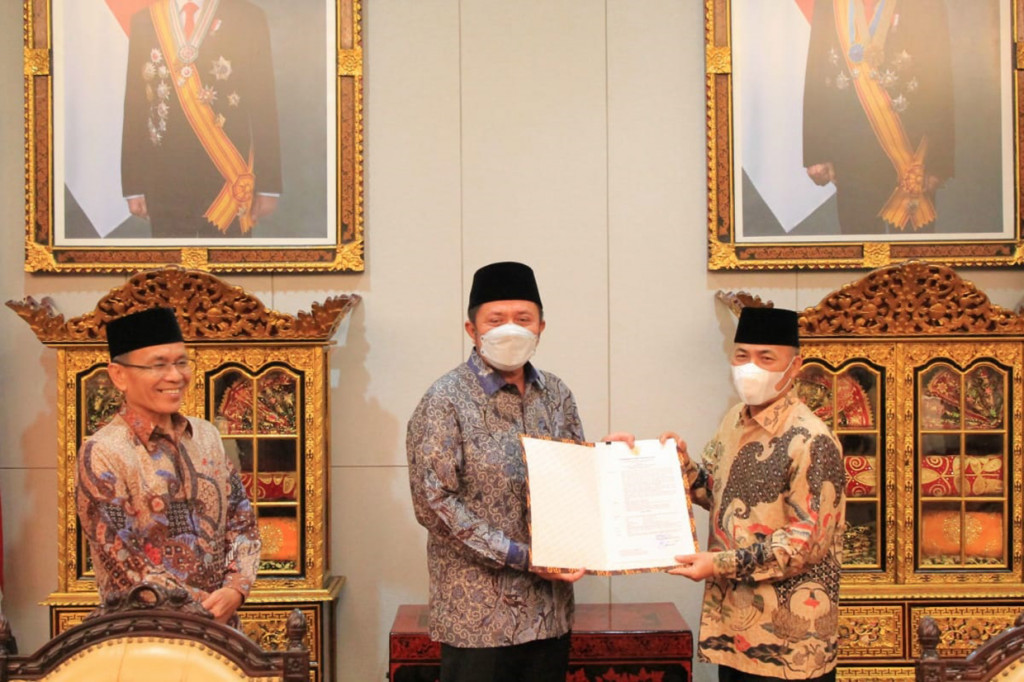Gubernur Sumatera Selatan Herman Minggu, 22 Mei 2022, malam secara resmi menyerahkan Surat Keputusan (SK) Pelaksana Harian (Plh) Bupati Musi Banyuasin (Muba) guna mengisi kekosongan jabatan pasca habisnya masa jabatan Bupati dan Wakil Bupati Muba periode 2017-2022.