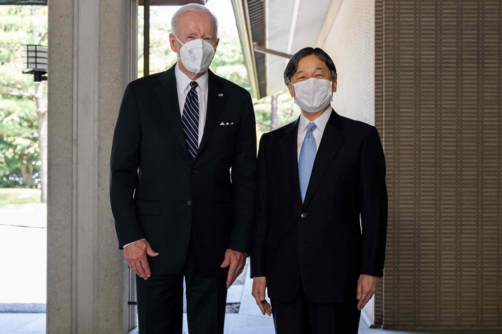 Sejumlah pejabat AS mendeskripsikan Jepang dan Korsel sebagai dua negara kunci dalam membantu upaya Washington menekan kekuatan dagang dan militer Tiongkok. Keduanya juga dianggap sebagai mitra aliansi Barat dalam mengisolasi Rusia yang menginvasi Ukraina pada Februari lalu.