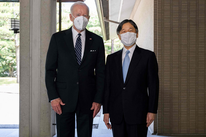 Sejumlah pejabat AS mendeskripsikan Jepang dan Korsel sebagai dua negara kunci dalam membantu upaya Washington menekan kekuatan dagang dan militer Tiongkok. Keduanya juga dianggap sebagai mitra aliansi Barat dalam mengisolasi Rusia yang menginvasi Ukraina pada Februari lalu.