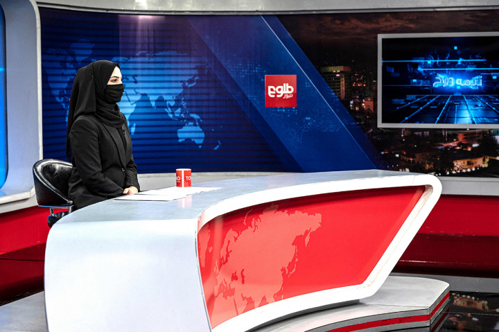 Taliban mulai mewajibkan semua presenter atau pembawa acara televisi perempuan menutupi wajah mereka saat siaran.