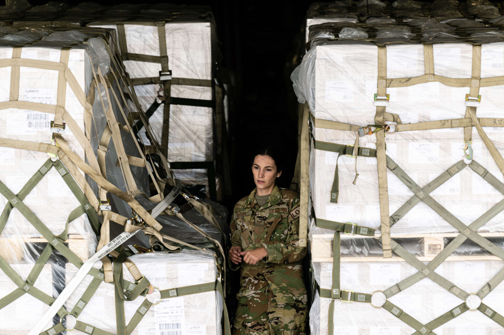 Susu bayi itu akan diuji kualitasnya terlebih dahulu di laboratorium terdekat sebelum didistribusikan.