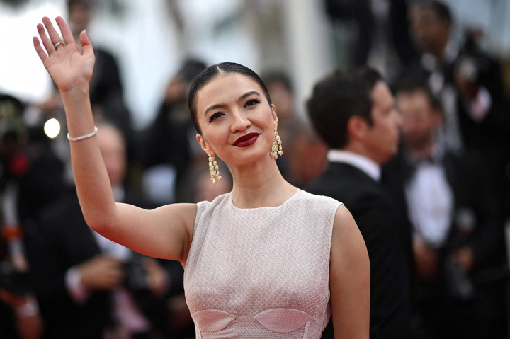 Tak hanya sehari saja, Raline Shah datang dua hari berturut-turut tentu dengan outfit yang berbeda. 