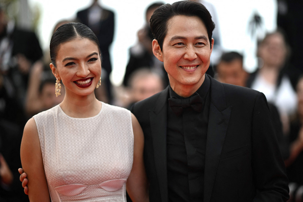 Di hari keduanya ini, Raline berkesempatan menyaksikan film Korea Heojil Kyolshim atau Decision to Leave. Raline pun bertemu dengan pemeran utama Squid Game Lee Jung-Jae.