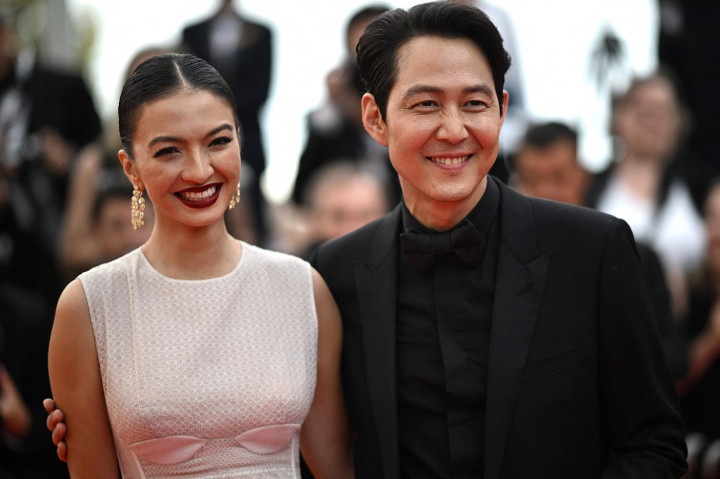 Di hari keduanya ini, Raline berkesempatan menyaksikan film Korea Heojil Kyolshim atau Decision to Leave. Raline pun bertemu dengan pemeran utama Squid Game Lee Jung-Jae.