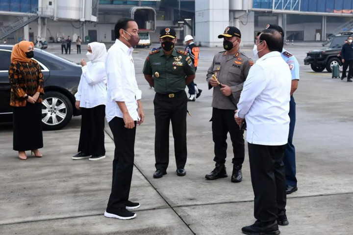 Presiden didampingi Ibu Negara Iriana Joko Widodo bertolak ke Bali menggunakan Pesawat Kepresidenan Indonesia-1, dari Bandara Internasional Soekarno-Hatta, Tangerang, pukul 06.25 WIB.