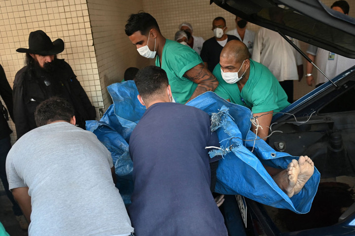 Operasi anti-kejahatan di daerah kumuh Rio de Janeiro, Brasil mengakibatkan sedikitnya 22 orang meninggal dunia, setahun setelah serangan favela paling berdarah dalam sejarah kota itu.