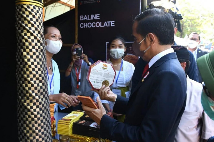 Di lokasi tersebut, Presiden meninjau langsung sejumlah stan yang menampilkan inovasi dalam memberikan solusi serta mitigasi kebencanaan. 