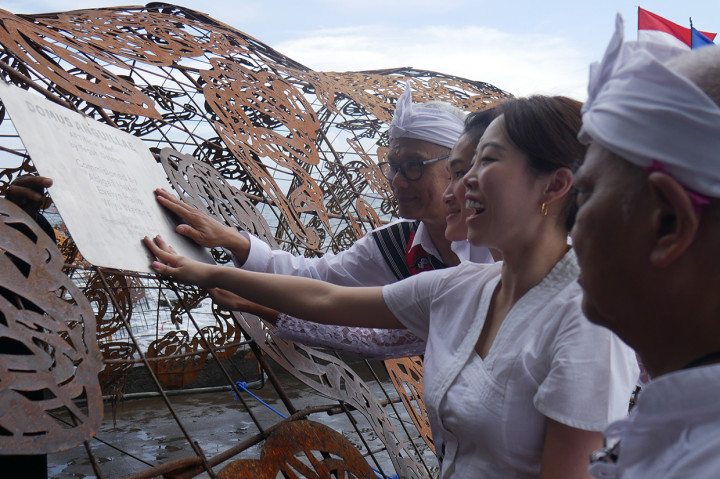 Domus ini menjadi instalasi seni terumbu karang ke 11 yang ia tenggelamkan bersama Yayasan Terumbu Rupa.