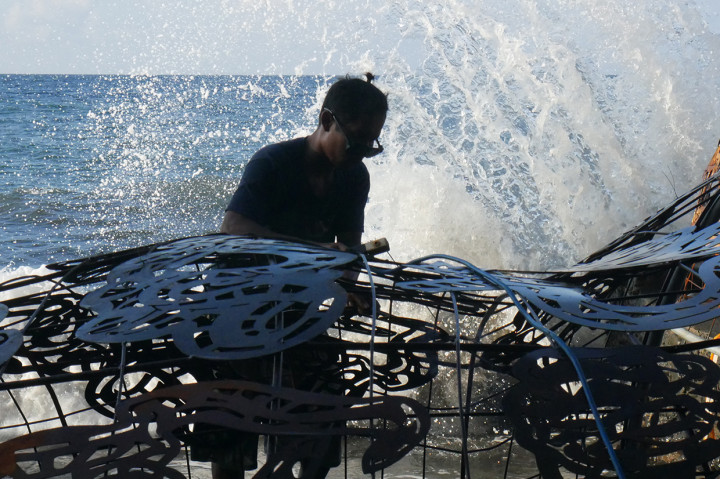 Selama tujuh tahun Teguh mendatangi berbagai tempat di tanah air untuk aktif dalam pelestarian lingkungan terutama laut. Menurutnya setiap daerah memiliki memiliki karakter yang berbeda, itu juga yang menginspirasi dirinya dalam membuat karya-karyanya.