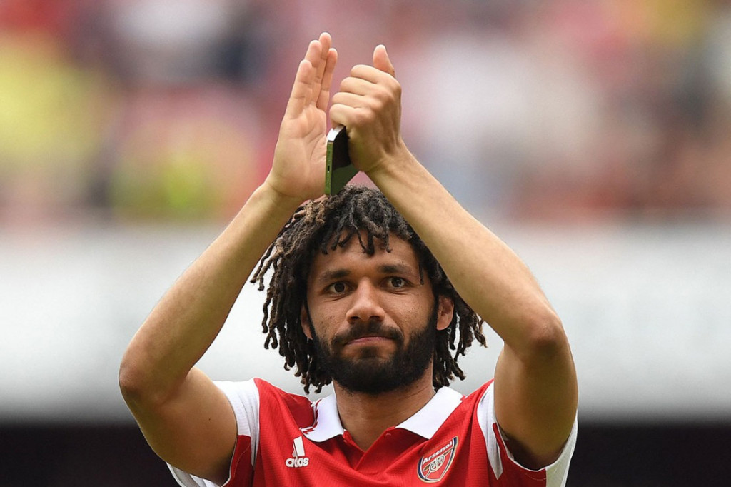 Gelandang Mohamed Elneny telah menandatangani kontrak baru dengan klub Liga Inggris, Arsenal. Lamanya kontrak baru pemain berusia 29 tahun itu belum diungkapkan oleh The Gunners.