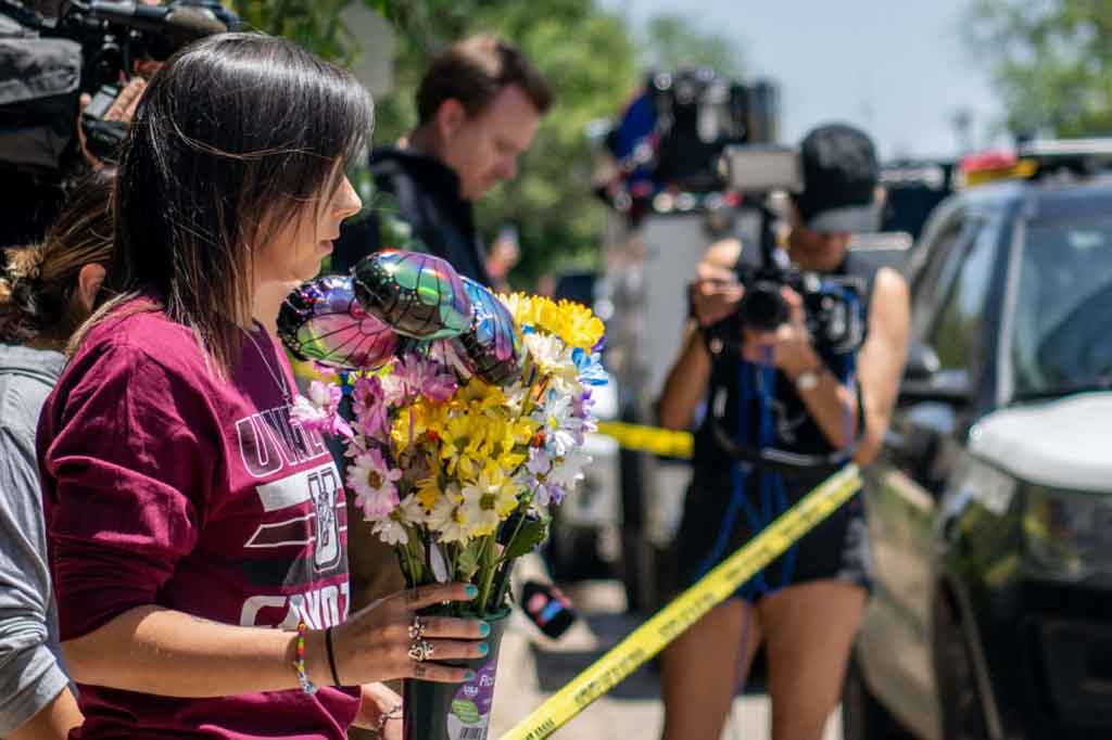 Seperti diketahui, sebanyak 18 anak dan tiga dewasa meninggal akibat penembakan di SD Robb, di Uvalde, Texas pada Selasa, 24 Mei 2022 waktu setempat.