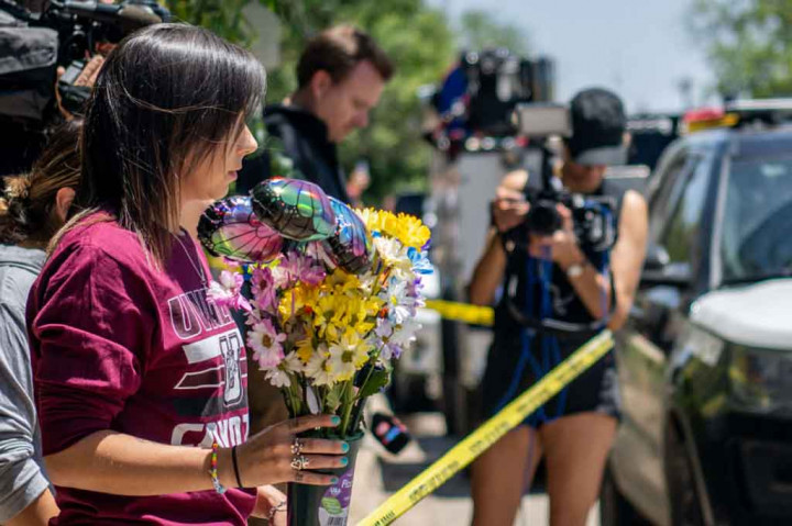 Seperti diketahui, sebanyak 18 anak dan tiga dewasa meninggal akibat penembakan di SD Robb, di Uvalde, Texas pada Selasa, 24 Mei 2022 waktu setempat.