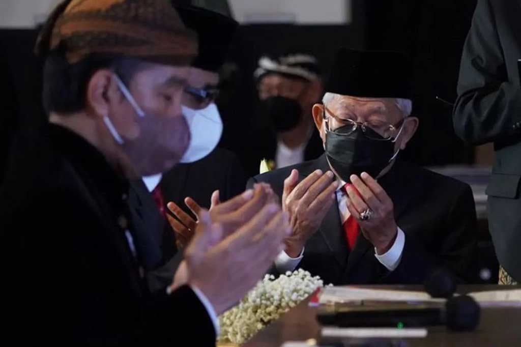 Ma'ruf yang berlatar ulama senior itu bertindak sebagai saksi pernikahan mempelai putri sedangkan Panglima TNI Jenderal Andika Perkasa, menjadi saksi pernikahan dari mempelai pria.