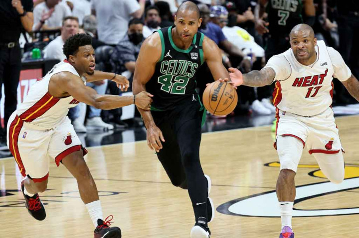 Al Horford menambahkan 16 poin serta tujuh rebound dan lima assist, sedangkan Derrick White yang memulai dari bangku cadangan turut memberikan 14 poin.