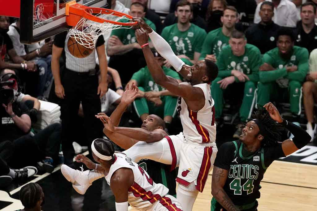 Sementara Bam Adebayo menorehkan dwiganda 18 poin dan 10 rebound, Gabe Vincent mengikuti dengan 15 poin, Jimmy Butler 13 poin, dan Duncan Robinson memperoleh 11 poin untuk Heat.