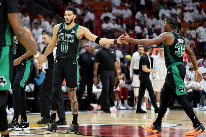 Hasil ini memberi kesempatan bagi Celtics untuk mengunci langkah mereka ke Final NBA apabila mampu mengalahkan Heat di Gim 6 di TD Garden, Massachusetts, Sabtu, 28 Mei 2022. 