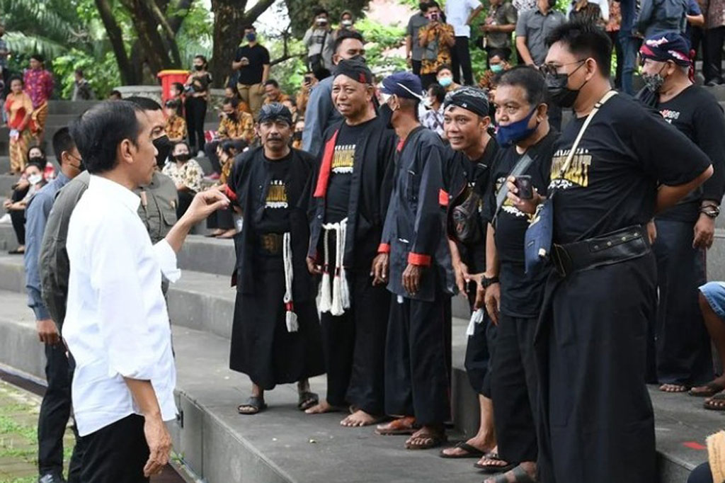 Pernyataan ini disampaikan Presiden setelah bertemu dan memberikan bantuan untuk pekerja seni di Taman Balekambang Surakarta, Banjarsari, Kota Surakarta, Jawa Tengah, Kamis, 26 Mei 2022.