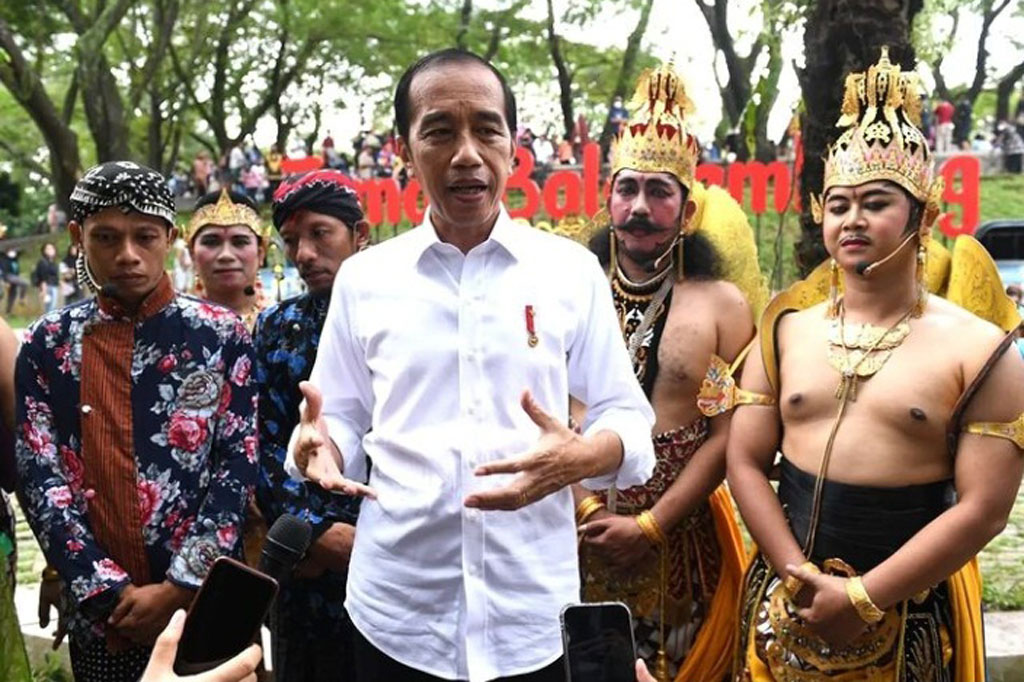 Presiden Joko Widodo berharap melandainya pandemi covid-19 dapat menjadi momentum aktivitas seni dan budaya untuk bangkit kembali setelah terhenti selama dua tahun.