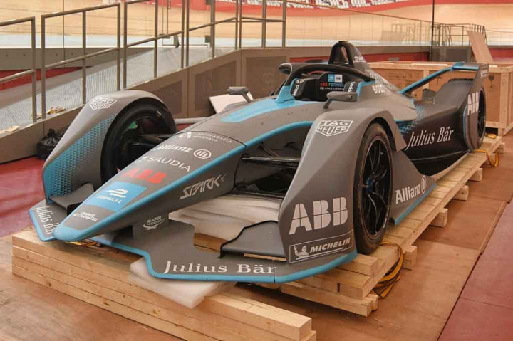 Sahroni menambahkan, nantinya masyarakat juga dapat melihat dari dekat dan berfoto dengan mobil Formula E yang dipamerkan tersebut. 
