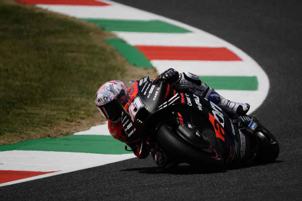 Espargaro mencatatkan lap terbaiknya di atas motor Aprilia RS-GP dengan waktu satu menit 45,891 detik pada sesi latihan kedua, mengungguli pembalap tim Ducati Lenovo Francesco Bagnaia dengan margin 0,049 detik.