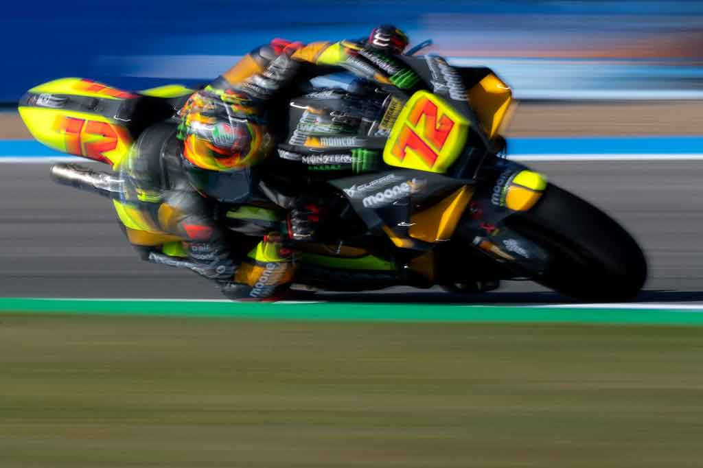 Marco Bezzecchi menjadi rookie tercepat di P8 untuk tim VR46, sedangkan Fabio Quartararo terlempar ke P9 dengan margin 0,628 detik dari pemuncak sesi.