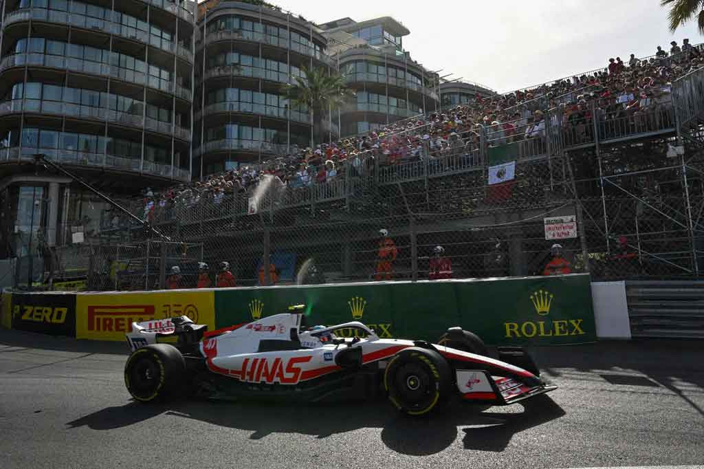 Mick Schumacher mendapati mobil Haasnya berhenti di lintasan karena masalah girboks pada sesi latihan pertama, tetapi dapat tampil di FP2 seperti juga Valtteri Bottas, yang gagal menyelesaikan satu putaran pada awal sesi karena masalah teknis. 