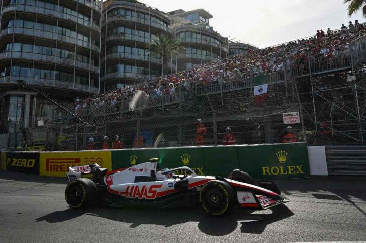 Mick Schumacher mendapati mobil Haasnya berhenti di lintasan karena masalah girboks pada sesi latihan pertama, tetapi dapat tampil di FP2 seperti juga Valtteri Bottas, yang gagal menyelesaikan satu putaran pada awal sesi karena masalah teknis. 