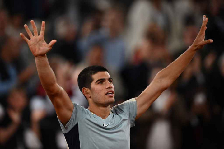 Petenis muda sensasional asal Spanyol, Carlos Alcaraz, menjadi petenis putra termuda yang lolos ke babak keempat French Open, Jumat, 28 Mei 2022 waktu setempat, sejak Novak Djokovic di Roland Garros pada 2006.