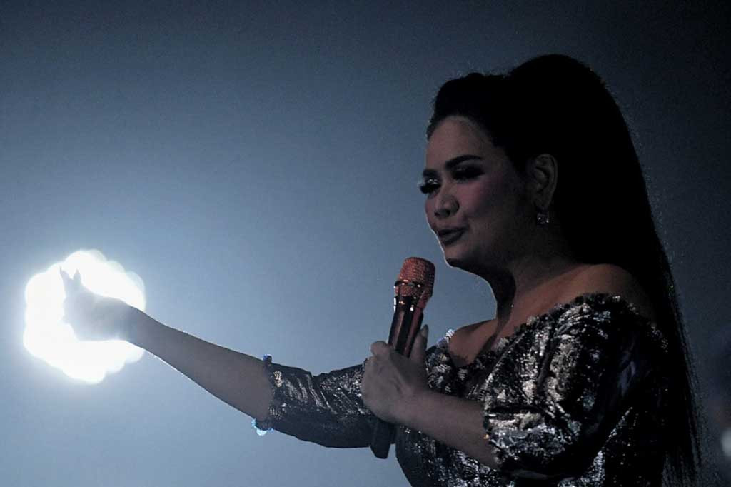 Diva musik pop Vina Panduwinata tampil pada hari pertama BNI Java Jazz Festival 2022 di Jakarta International Expo Kemayoran, Jakarta, Jumat, 27 Mei 2022 malam.