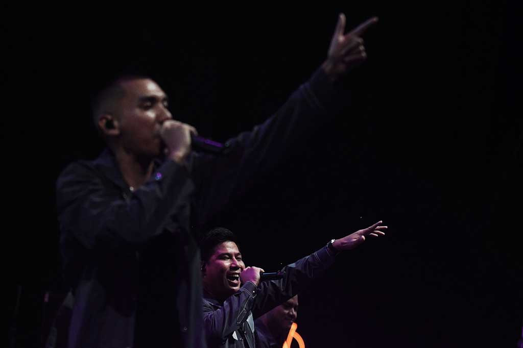 Grup musik RAN sukses mengajak penonton turut menikmati malam jelang akhir pekan dengan enerjik melalui deretan lagu populernya pada helatan BNI Java Jazz Festival 2022 pada Jumat, 27 Mei 2022 malam.