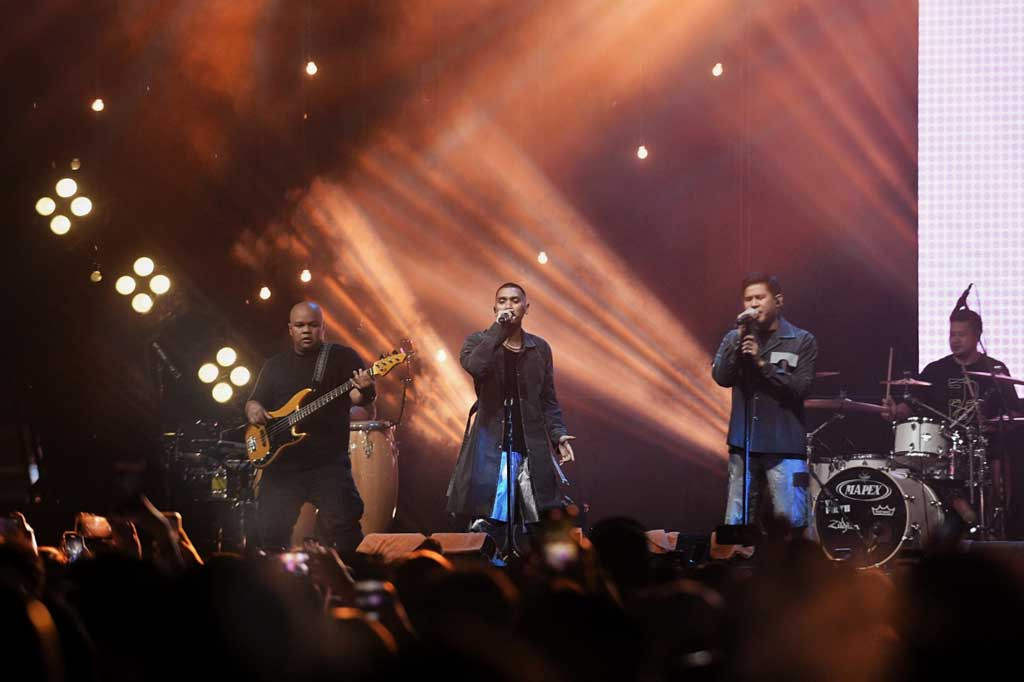 RAN lalu membawakan lagu-lagu andalan mereka seperti Begitu Saja, Jadi Gila, Ratu Lebah, Hanya Untukmu, Kulakukan Semua Untukmu, dan ditutup dengan penampilan pamungkas dari lagu debut mereka, Pandangan Pertama.