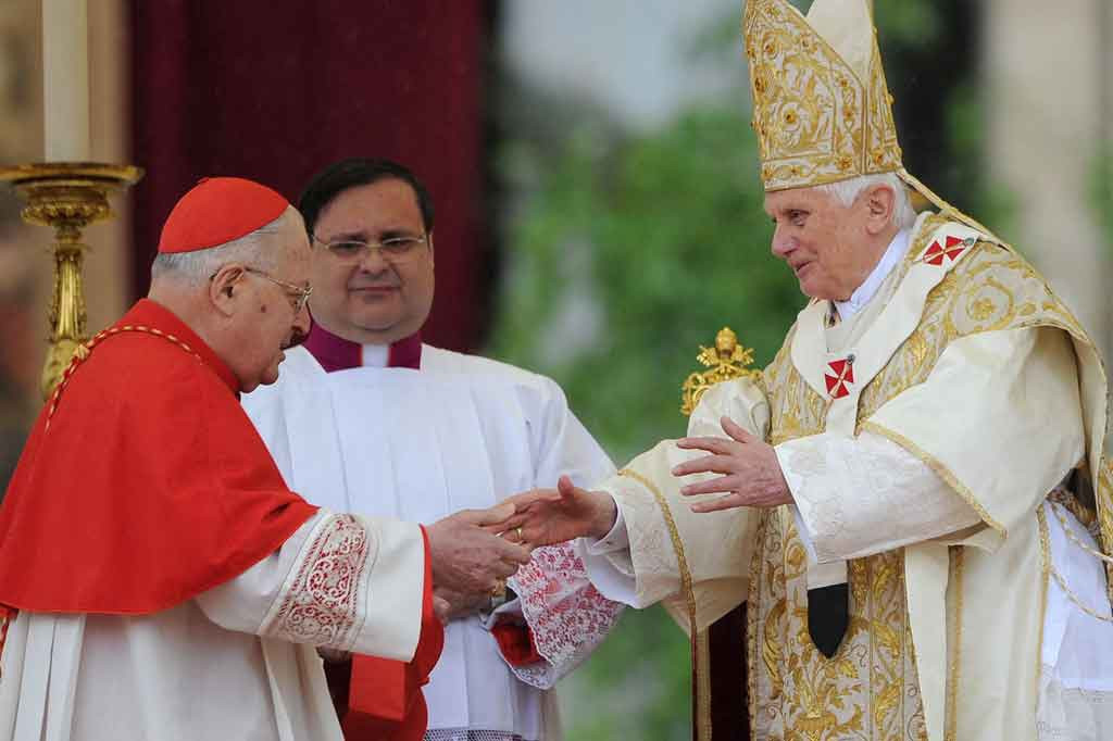 Kardinal Italia Angelo Sodano, tangan kanan mantan Paus Yohanes Paulus II dan Benediktus XVI, meninggal dunia pada usia 94 tahun.