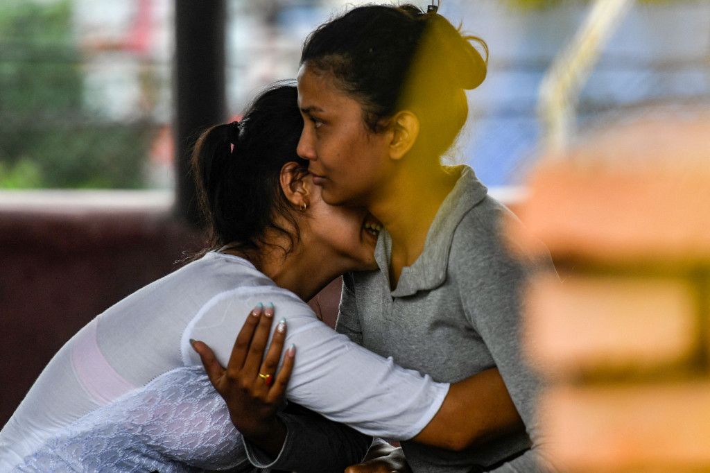 Pihak maskapai telah merilis daftar penumpang, empat di antaranya warga India, dua Jerman, dan 13 Nepal. Sementara ketiga kru di dalam pesawat itu adalah warga Nepal.