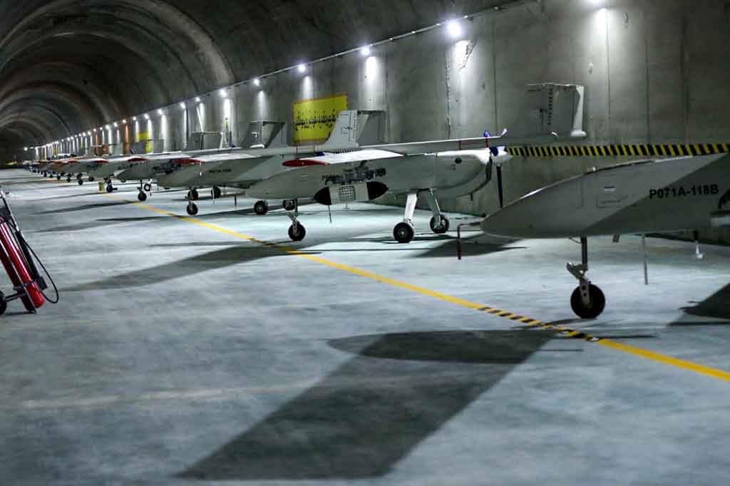 Televisi pemerintah Iran pada hari Sabtu, 28 Mei 2022, menyiarkan cuplikan dari pangkalan angkatan udara untuk drone di bawah pegunungan Zagros di barat negara itu.