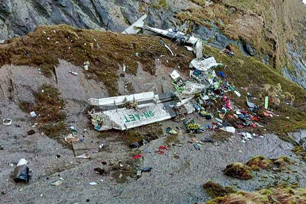 Kontrol lalu lintas udara kehilangan kontak dengan pesawat Twin Otter yang dioperasikan oleh maskapai Nepal Tara Air tak lama setelah lepas landas dari Pokhara di Nepal barat pada Minggu, 29 Mei 2022 pagi menuju Jomsom, tujuan trekking yang populer.