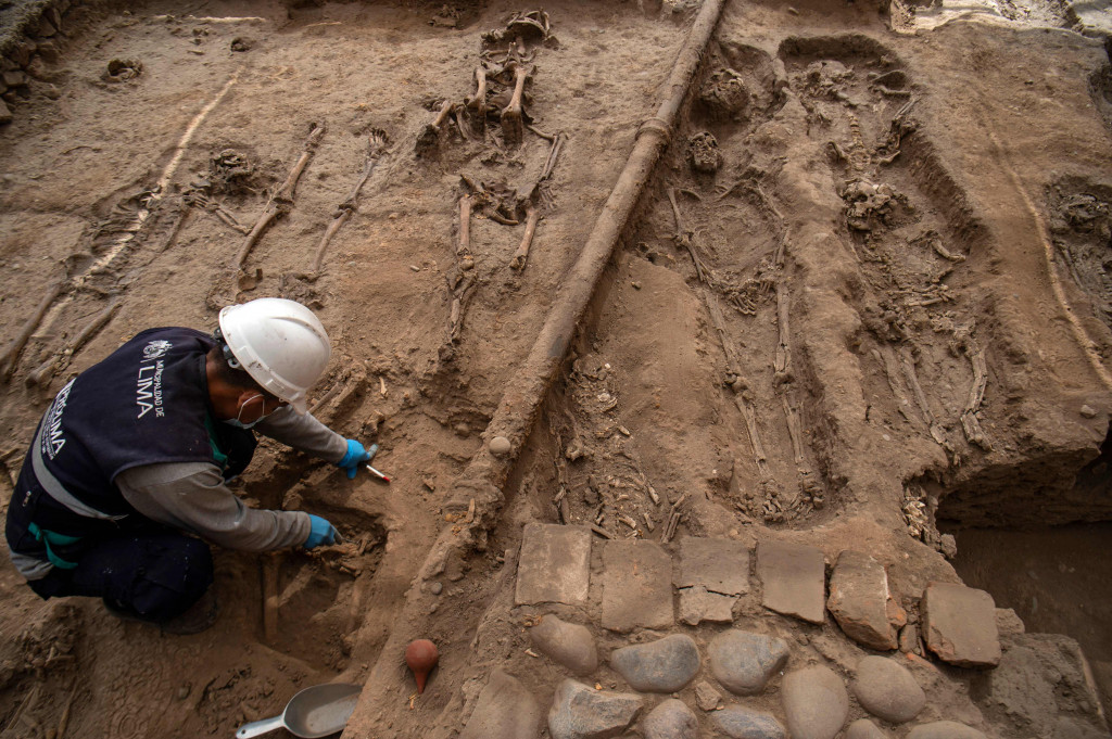 Penemuan ini merupakan bagian dari pemulihan pusat sejarah Lima.
