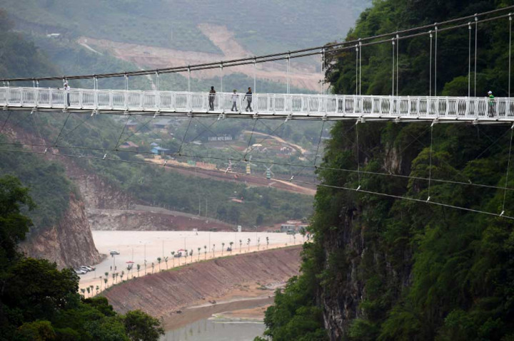 World Record Association (WRA), juga badan sertifikasi rekor, telah mendaftarkan jembatan Bach Long sepanjang 632 meter itu sebagai yang terpanjang di dunia.
