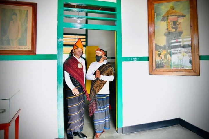 Usai mengunjungi Rumah Pengasingan Bung Karno, Presiden Jokowi akan bertindak selaku inspektur upacara dan memimpin jalannya Upacara Peringatan Hari Lahir Pancasila Tahun 2022 dari Lapangan Pancasila.