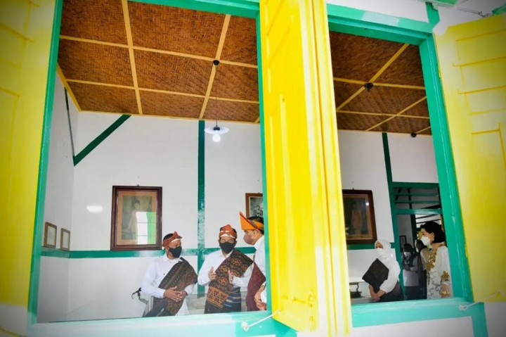 Rumah Pengasingan Bung Karno merupakan tempat Soekarno menjalani hukuman pengasingan sebagai tahanan politik. Soekarno diasingkan ke Ende, Flores pada 14 Januari 1934.