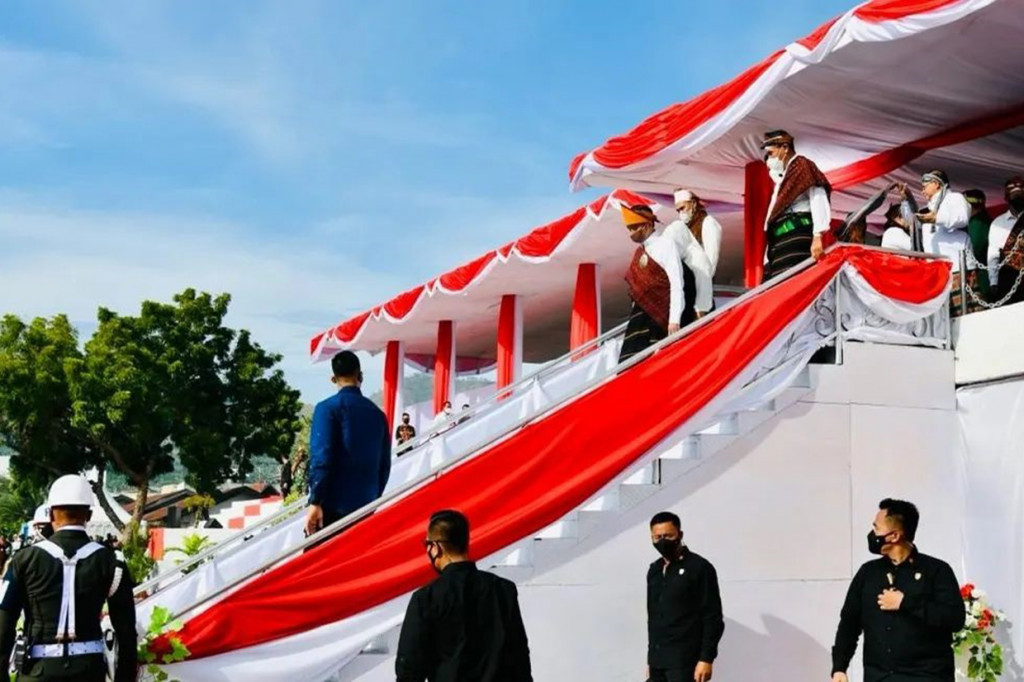 Presiden Joko Widodo memimpin upacara peringatan Hari Lahir Pancasila Tahun 2022, yang digelar di Lapangan Pancasila Ende, Kabupaten Ende, Nusa Tenggara Timur (NTT), Rabu, 1 Juni 2022.
