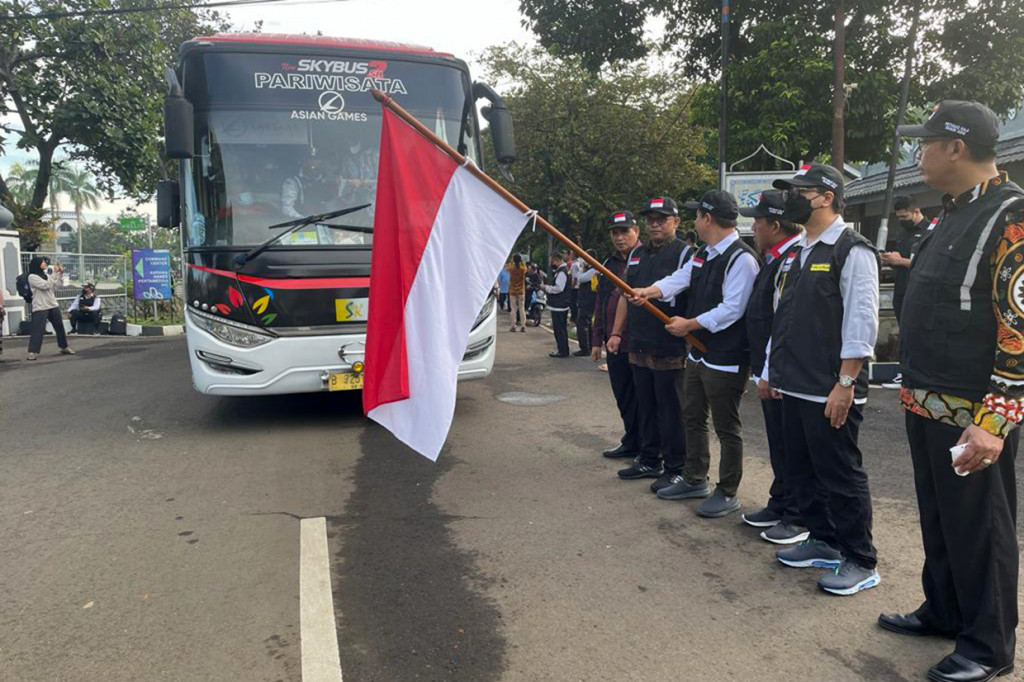 Pemerintah Indonesia telah menyiapkan sebanyak 1.901 petugas yang akan melayani 100.051 jamaah haji selama di Arab Saudi. Para petugas ini terdiri atas PPIH Kloter, PPIH Arab Saudi, petugas yang merupakan mahasiswa di Timur Tengah, dan Pengawas.