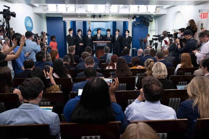 BTS memberikan pidato di Gedung Putih untuk bertemu dengan Presiden Amerika, Joe Biden pada Selasa, 31 Mei 2022, waktu setempat. 