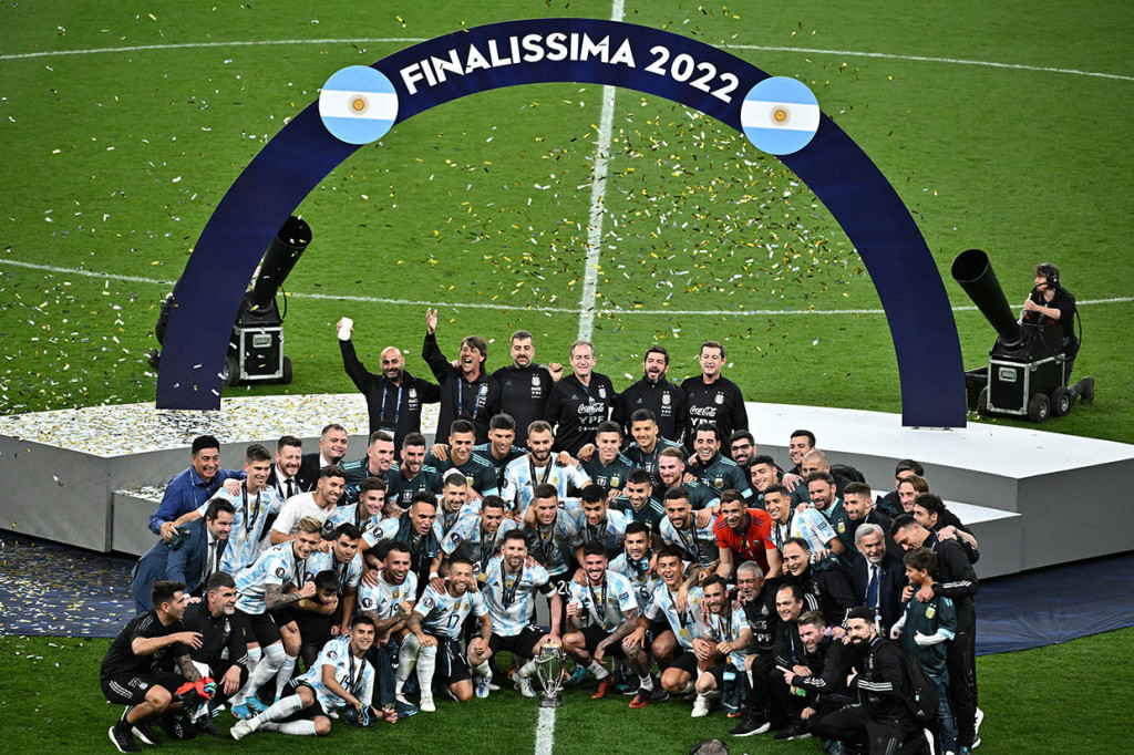 Argentina mengukuhkan kebangkitannya menjelang Piala Dunia dengan menang meyakinkan 3-0 atas Italia dalam pertandingan persahabatan internasional yang disebut 'Finalissima' di Stadion Wembley, Kamis, 2 Juni 2022 dini hari WIB.