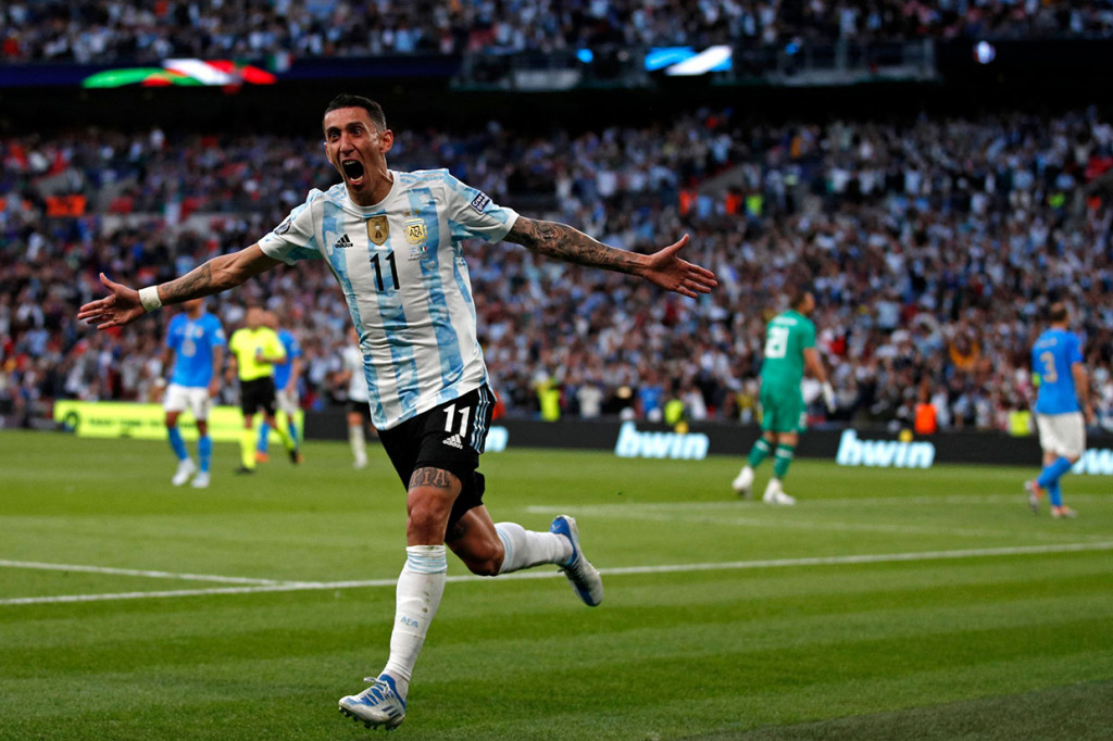 Martinez kemudian memberikan umpan kepada Angel Di Maria untuk menggandakan keunggulan pada babak pertama.
