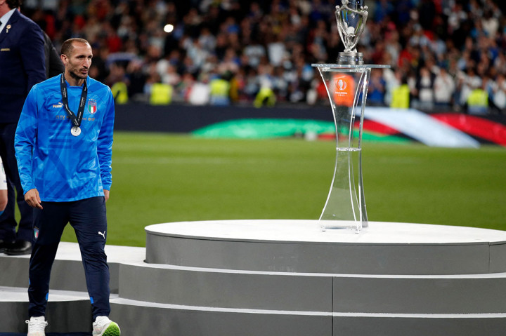 Itu adalah akhir mengecewakan bagi karier internasional bek Italia Giorgio Chiellini saat pemain berusia 37 tahun itu diganti pada babak pertama pada penampilannya yang ke-117 dan terakhir.