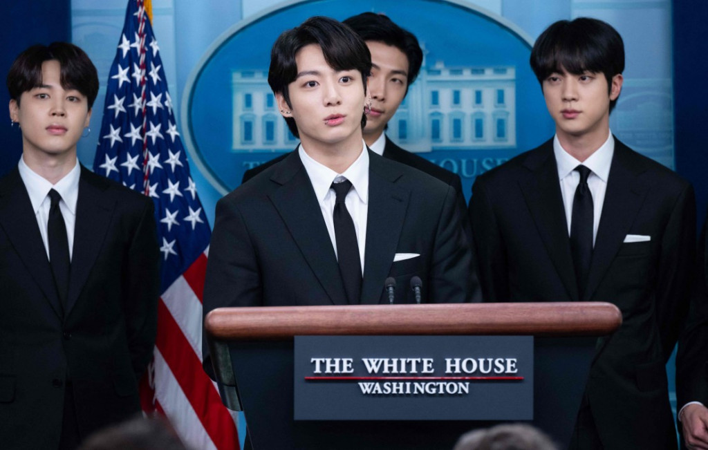 BTS memberikan pidato di Gedung Putih untuk bertemu dengan Presiden Amerika, Joe Biden pada Selasa, 31 Mei 2022, waktu setempat.