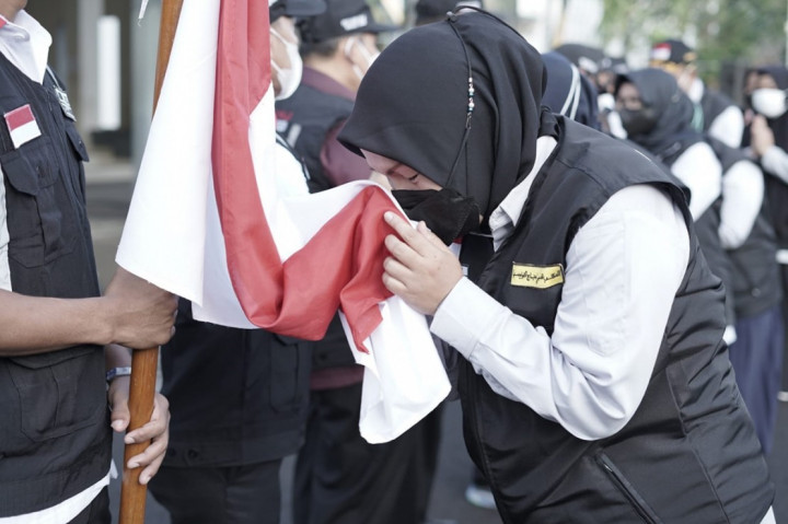  Sebanyak 325 Petugas Haji yang tergabung dalam Panitia Penyelenggara Ibadah Haji (PPIH) Arab Saudi 1443 H/2022 M berangkat ke Tanah Suci. Mereka akan bertugas melayani jamaah haji asal Indonesia sejak kedatangan hingga kepulangan.