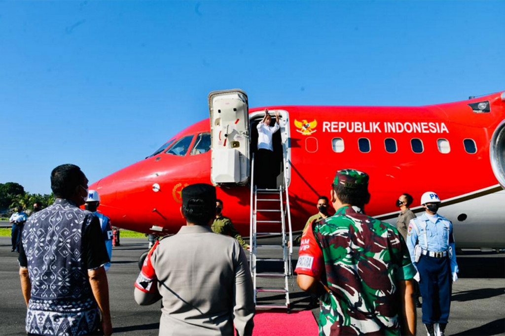 Presiden Joko Widodo dan Ibu Iriana Joko Widodo tiba di Bandar Udara Umbu Mehang Kunda, Kabupaten Sumba Timur, Nusa Tenggara Timur, Kamis, 2 Juni 2022 sekitar pukul 09.20 WITA.