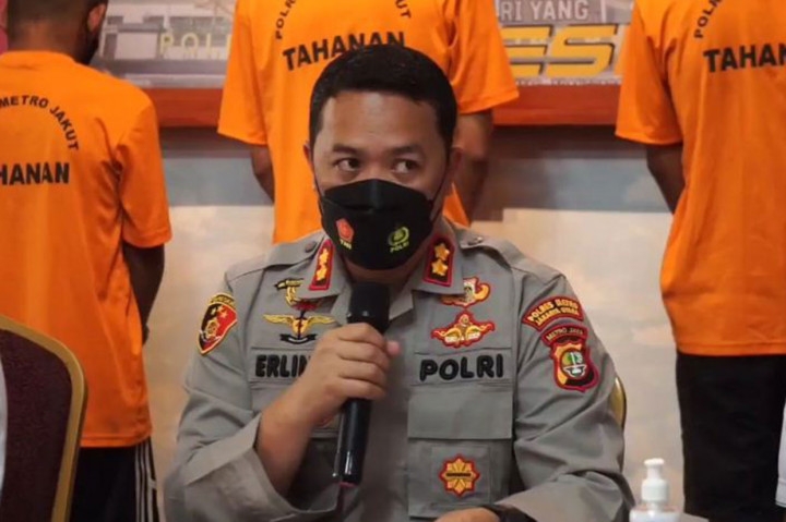 Para pelaku terancam pasal berlapis yakni Pasal 285, Pasal 365, dan Pasal 363 terkait pemerkosaan serta pencurian dengan pemberatan  hukuman hingga 7 tahun dan 9 tahun penjara. 